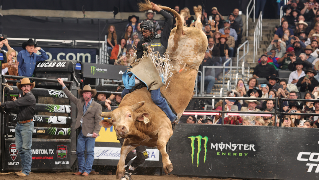 Cassio Dias extends world lead after riding previously unridden bull at