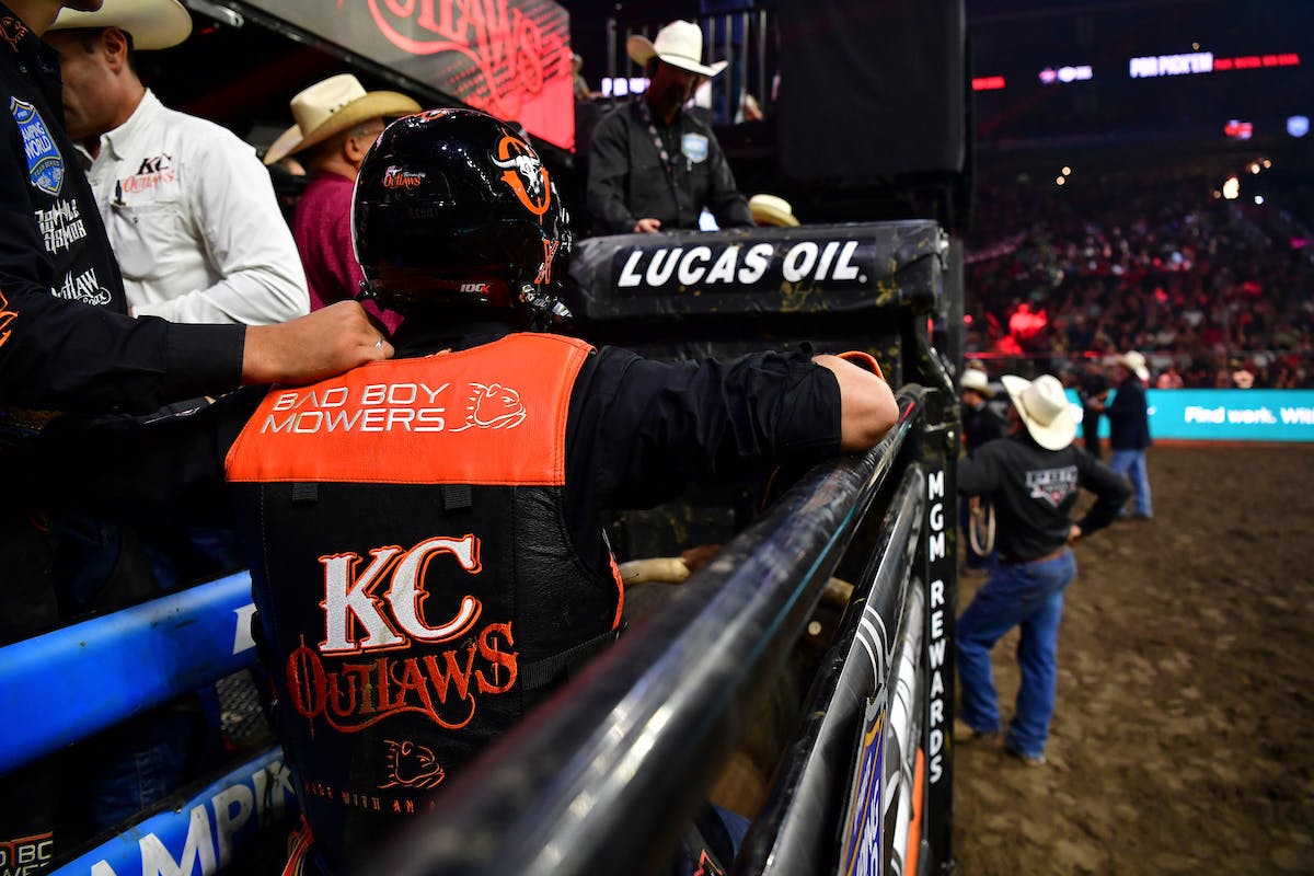 Outlaws in the Chute