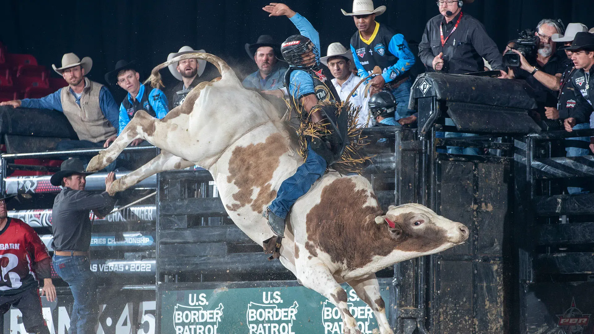 Perfect Cassio Dias wins PBR Stockyards Showcase at Cowtown Coliseum