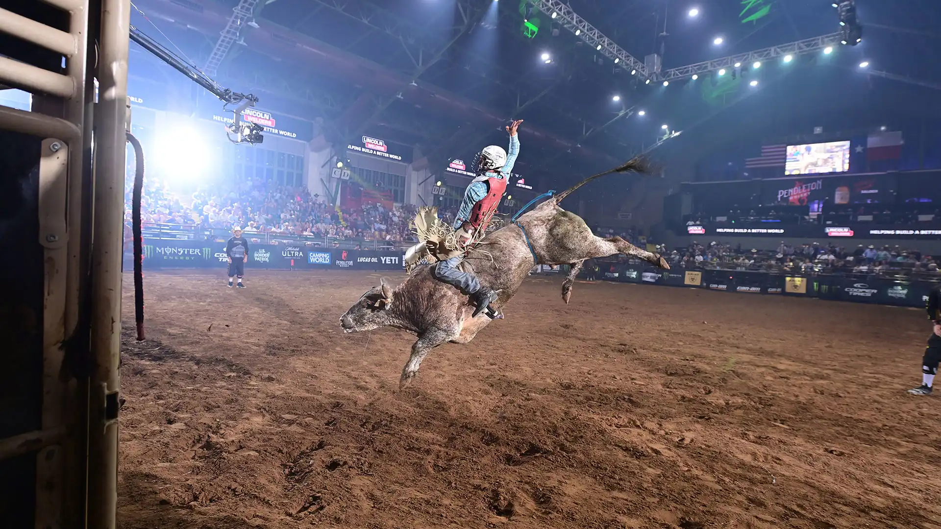 Bolton continues climb in Rookie of the Year race with huge Round 1 win at PBR World Finals – Eliminations