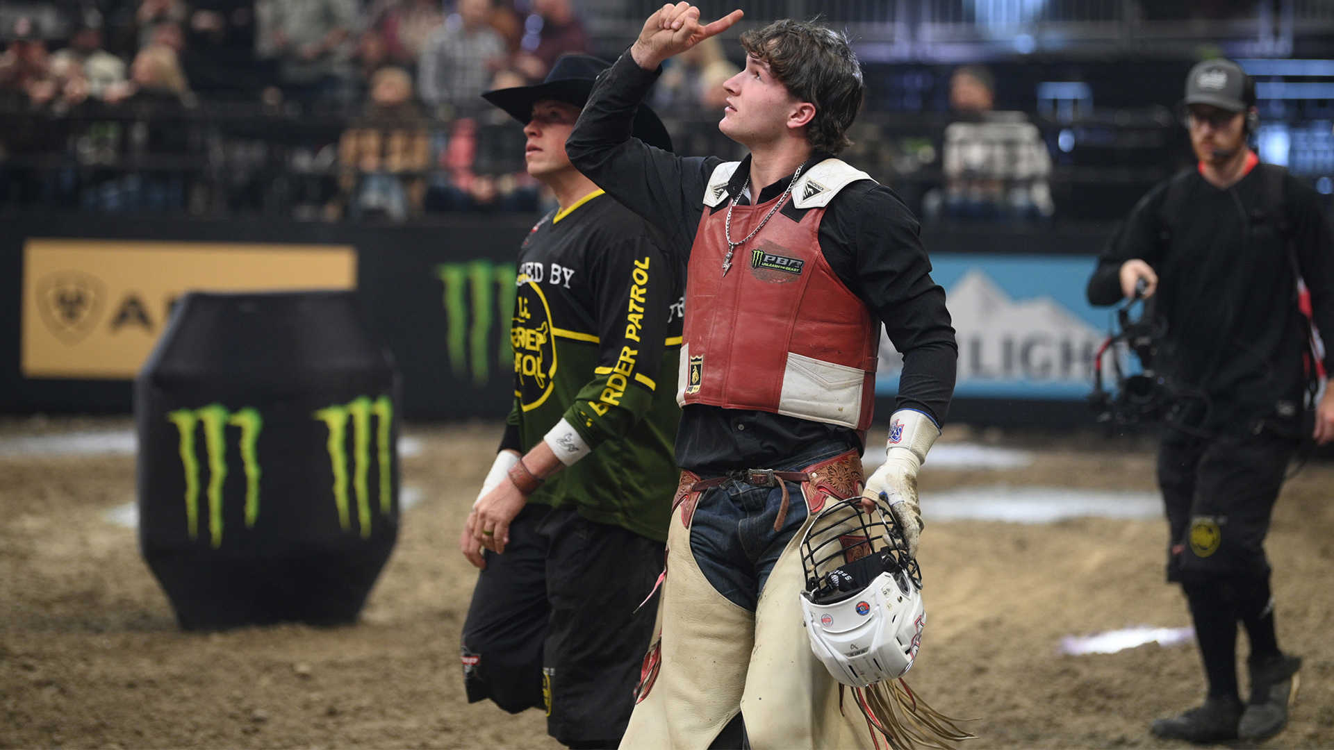 PBR | Hudson Bolton claims first‑round win in Milwaukee as race for World Champion tightens at the top