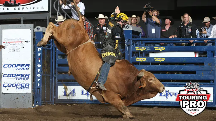 Triplett rides Beaver Creek Beau for Round 1 win in Bismarck