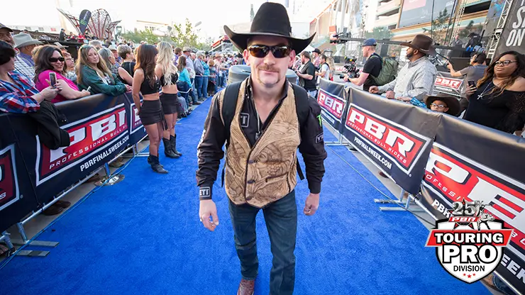 Outlaw sets return to competition seven months after shoulder surgery