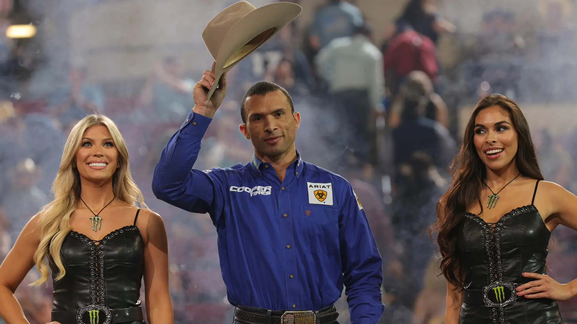 Arizona Ridge Rider Eduardo Aparecido wins Round 1 in Billings