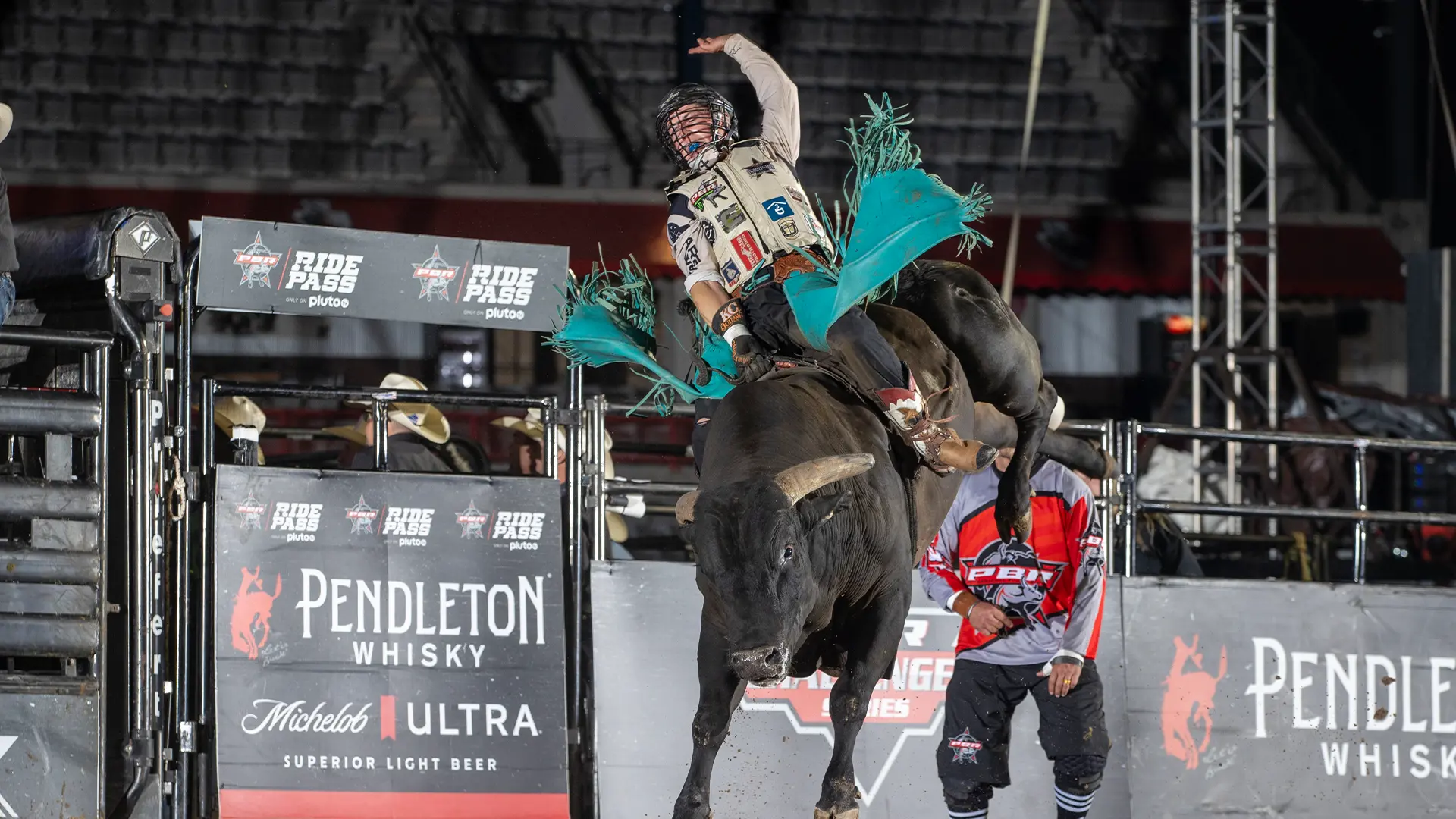 PBR Teams free agent Dustin Martinez looks to seal the deal at Last Cowboy Standing
