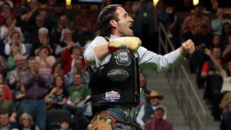 Jones takes risk, wins in Albuquerque