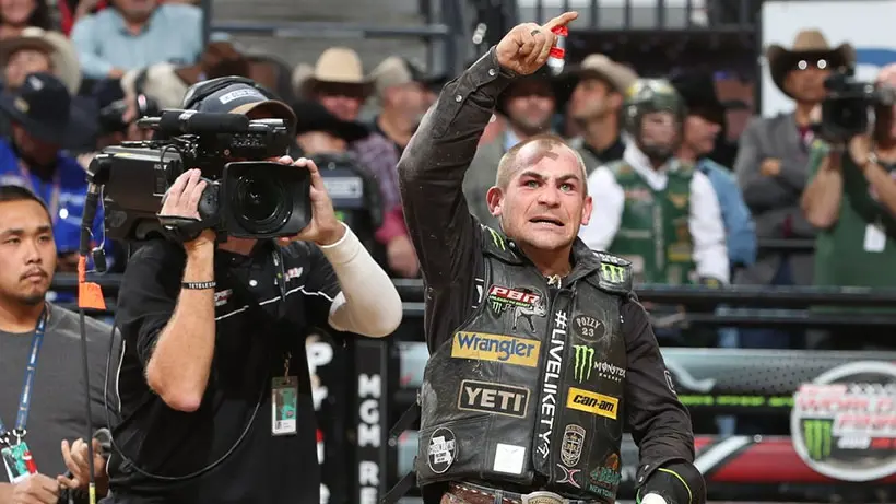 Leme, Lockwood and Outlaw remain locked in fierce World Championship race following Round 4 of PBR World Finals