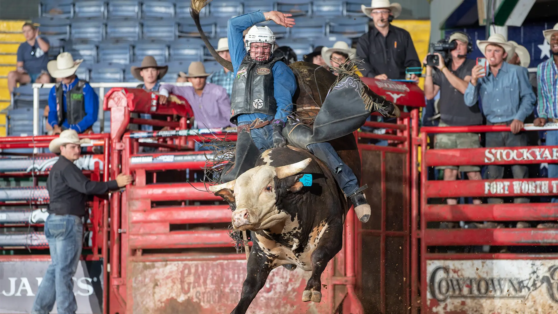 J.T. Moore sweeps event to win PBR Stockyards Showcase at Cowtown Coliseum
