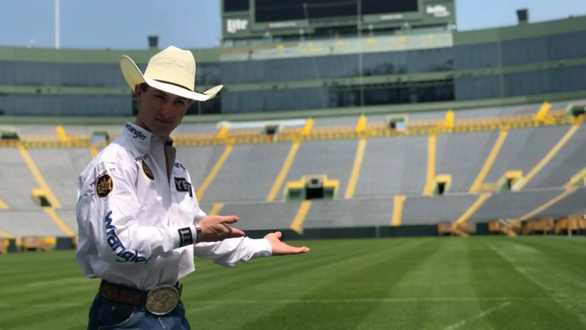 Lockwood tours Lambeau Field, finishes Round 1 in second place