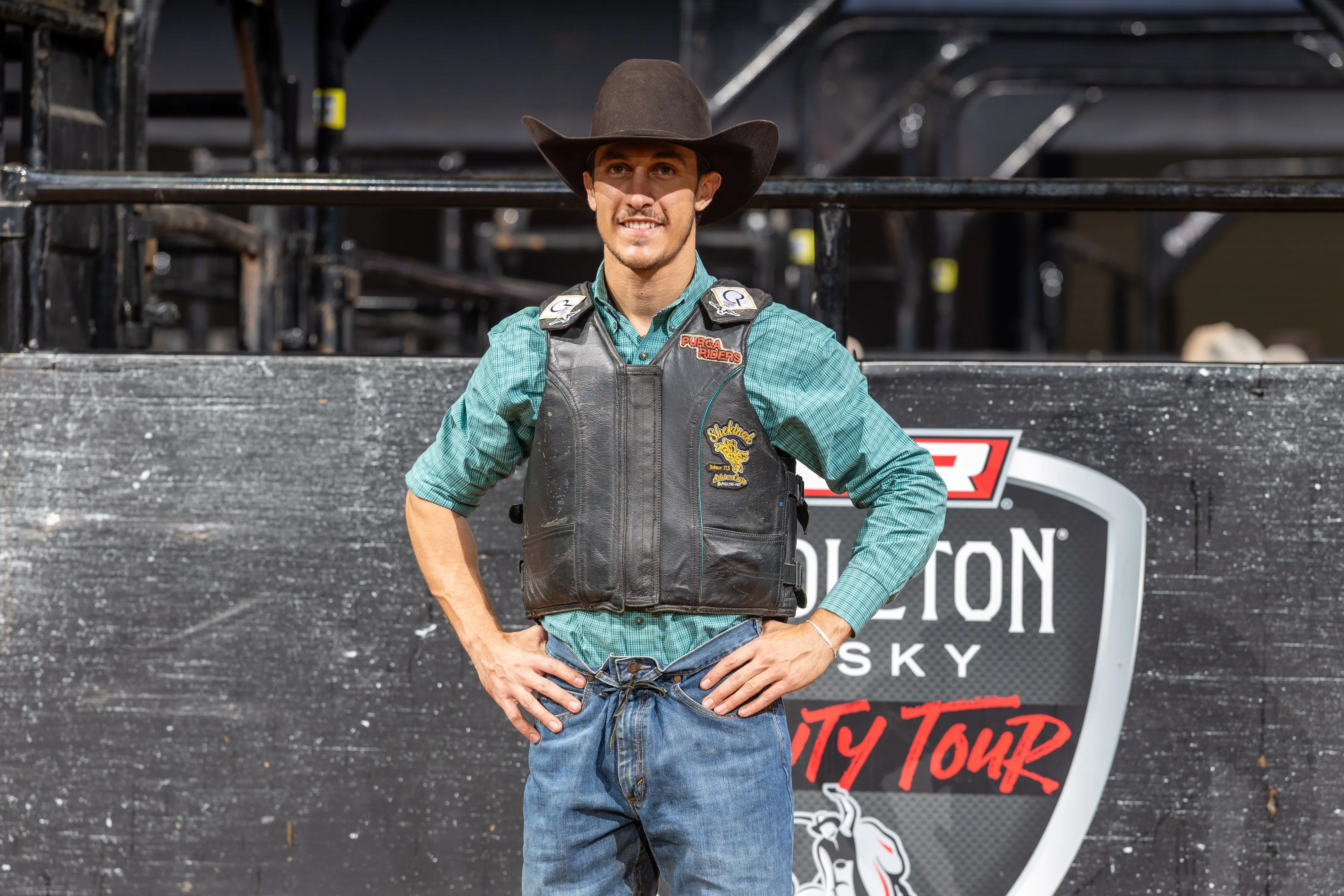 Flavio Zivieri wins opening round of Michelob ULTRA PBR Laredo