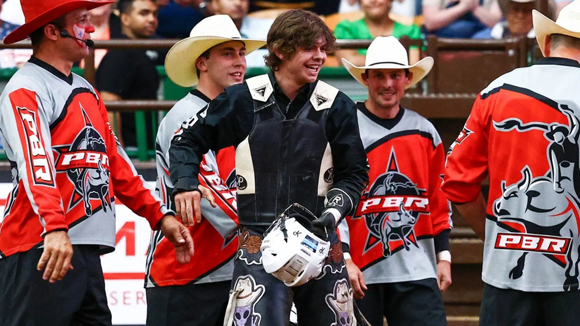 Newly inked Texas Rattlers rider Dawson Gleaves wins PBR Stockyards Showcase in Fort Worth