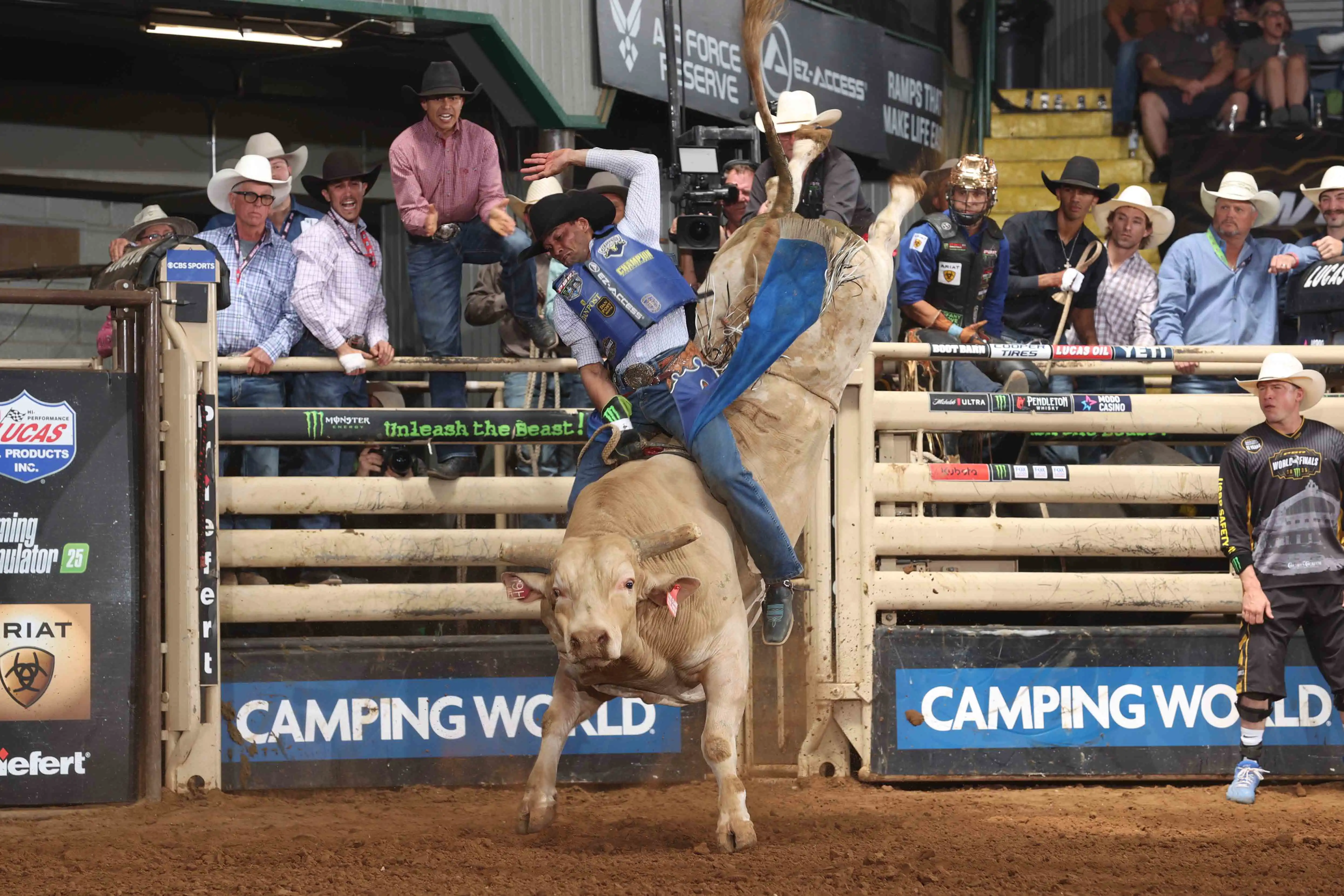 25 LIVE Fort Worth 04 355