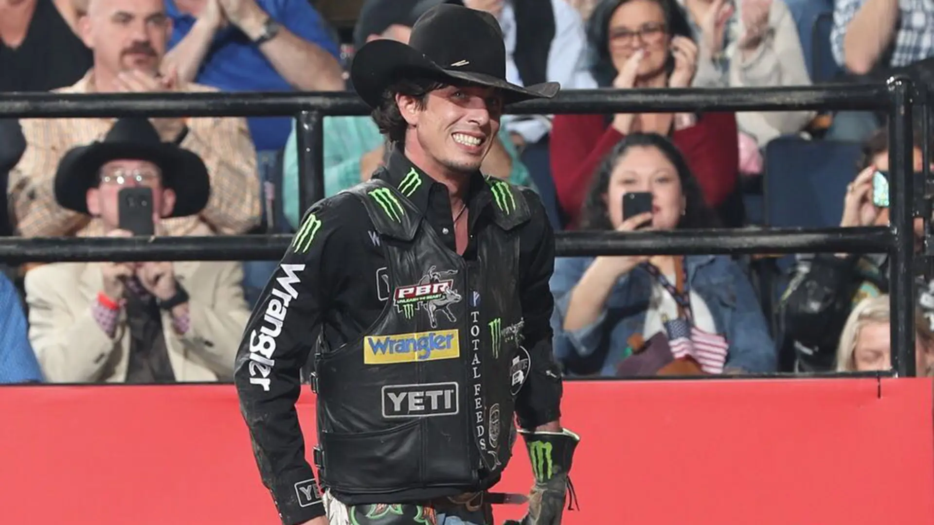 Mauney ties Lee for second-most rides in PBR history