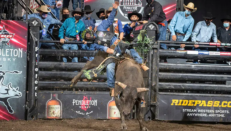 Wallace de Oliveira closes the gap on Leme in Velocity Tour championship race; one step closer to becoming oldest PBR World Finals qualifier