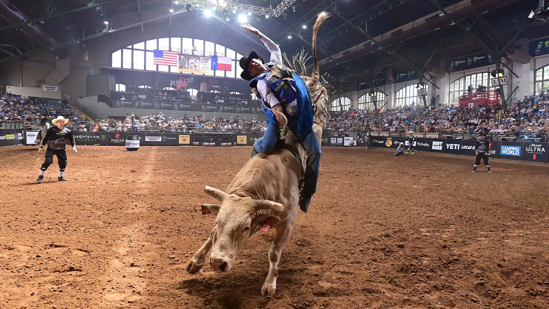 Nashville veteran Alan de Souza stampedes way into AT&T Stadium via flashy finish inside Cowtown Coliseum