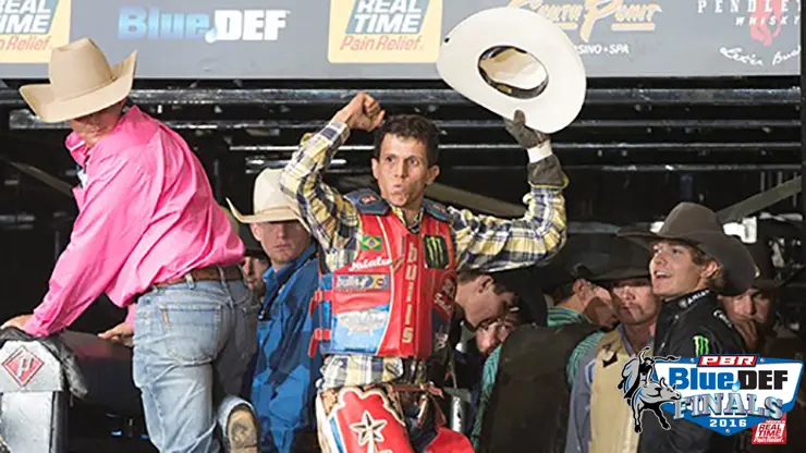2016 PBR Brazil champion Barbosa debuts in style