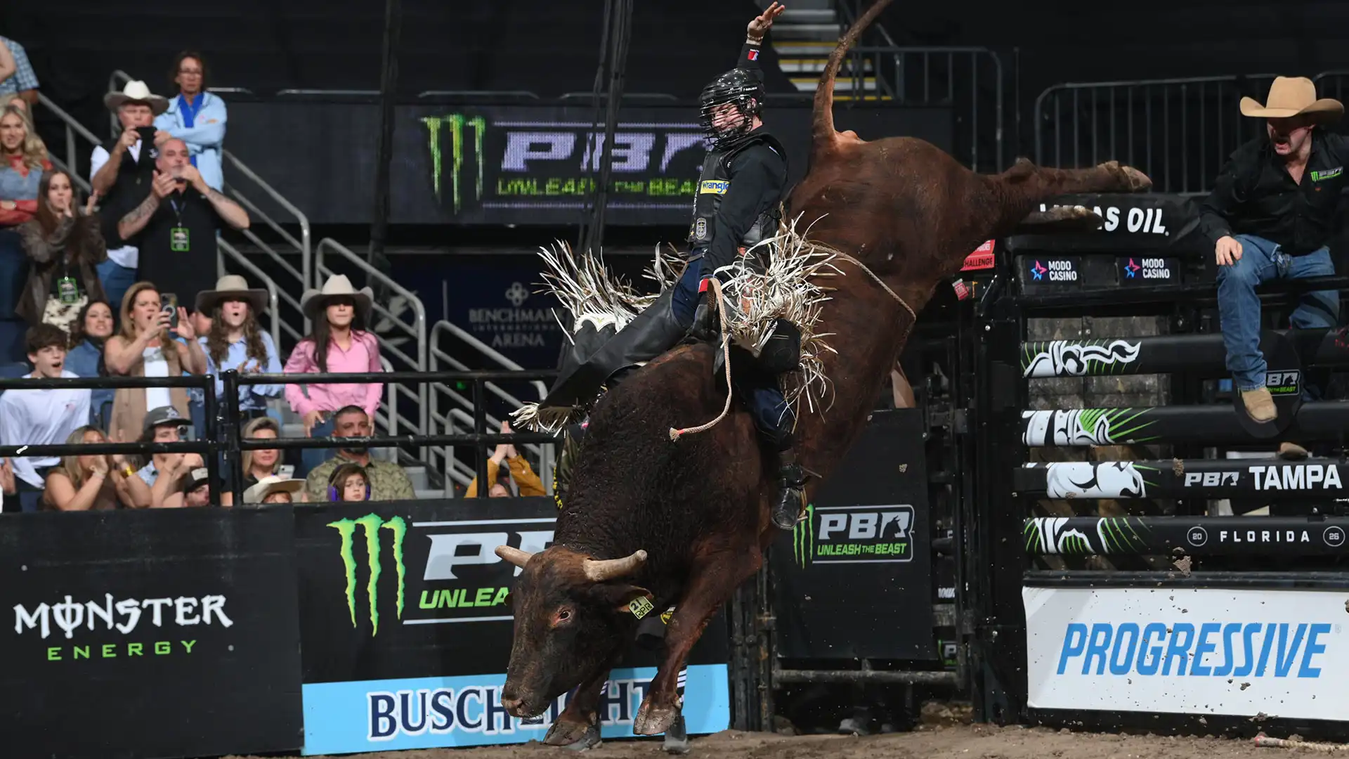 Jess Lockwood goes 3-for-3 to win PBR Tampa – his first elite tour win since 2020