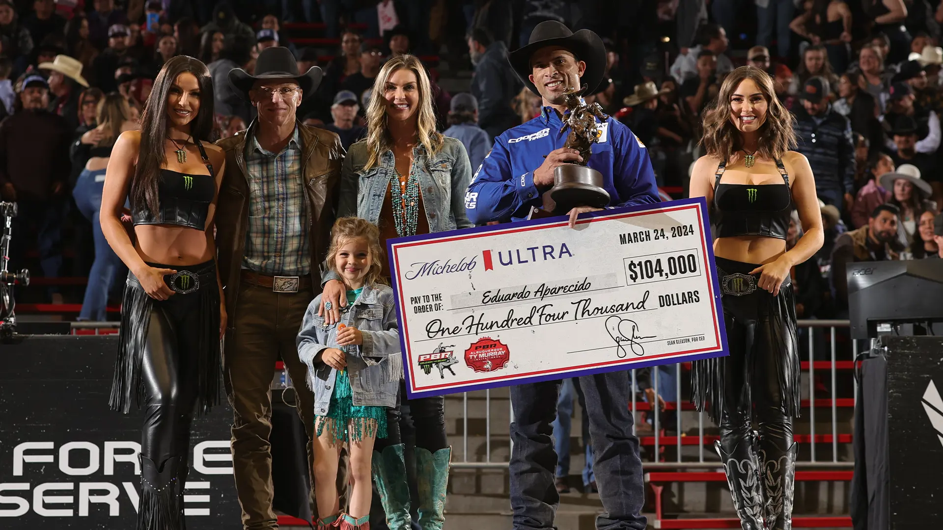 Arizona Ridge Riders' Eduardo Aparecido wins PBR Ty Murray Invitational, advances to No. 4 rank 