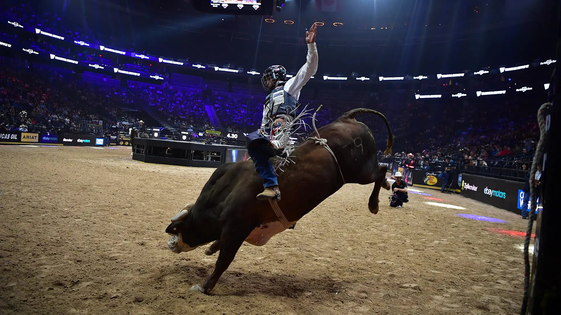 Elizmar Jeremias rides supreme to win PBR Stockyards Showcase