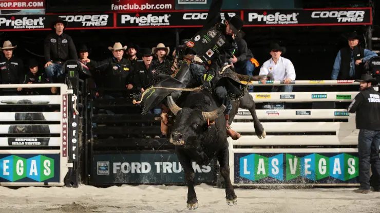 Mauney sets PBR record for consecutive rides