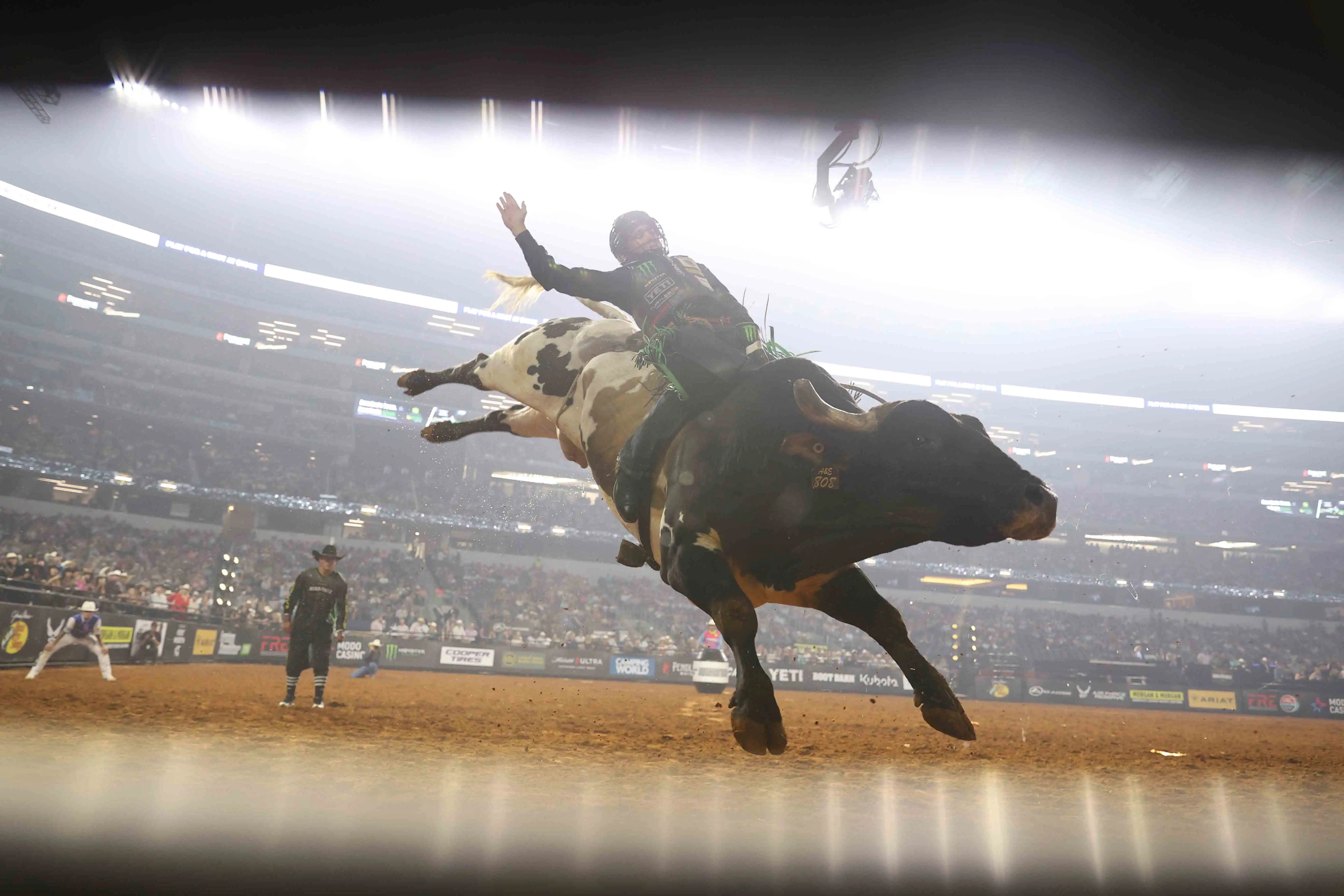 25 LIVE World Finals 01 1200