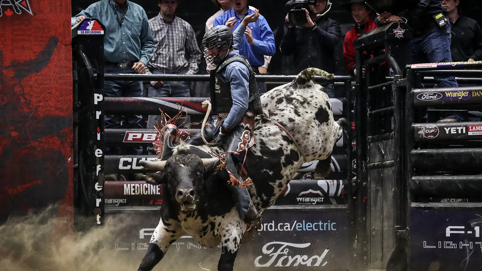 Aussie Cody Fraser battles to strong finish to inch within striking distance of first PBR Canada National Finals berth