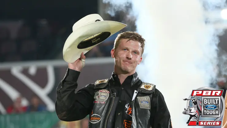 Davis wins in Springfield, moves to No. 3 in world standings