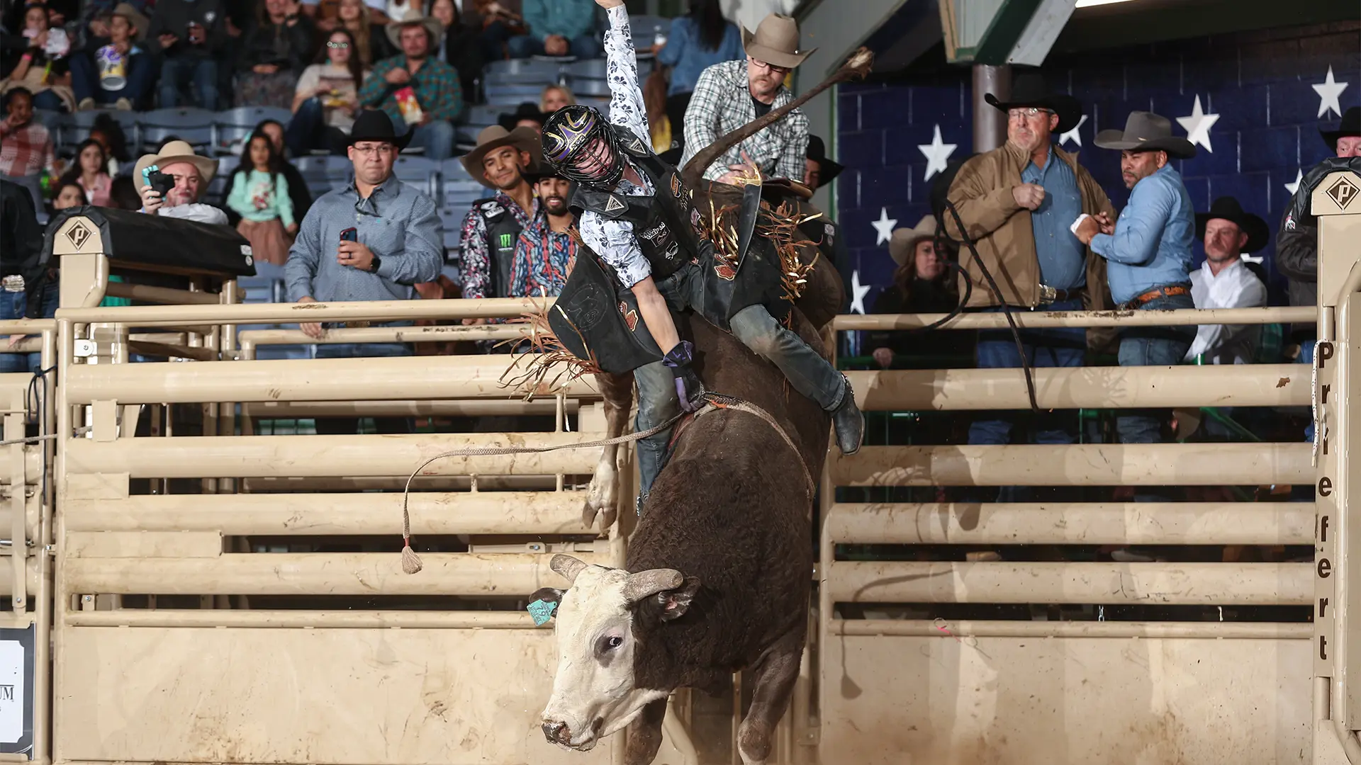 Lance Lara wins PBR Stockyards Showcase with clutch Round 2 conversion