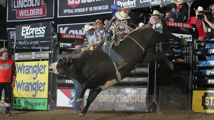Former champ Renato Nunes wins in Colorado