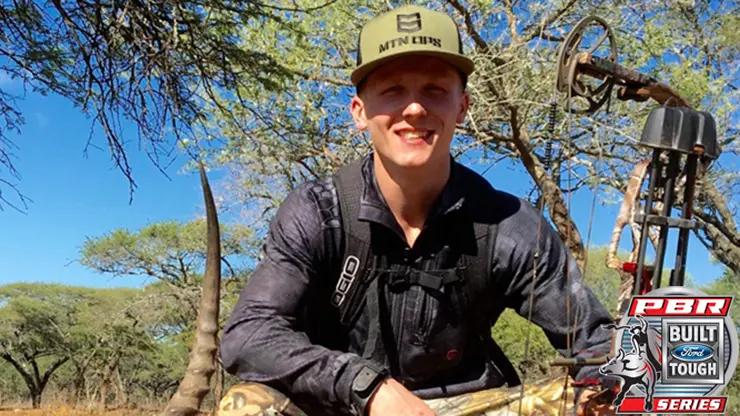 Davis takes hunting trip with father to South Africa