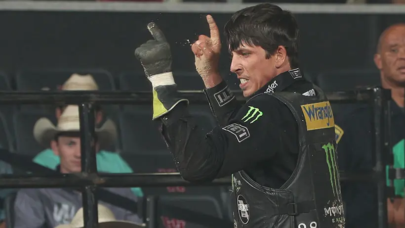 Mauney takes sole possession of second-most qualified rides all time (526) by riding through torn rotator cuff