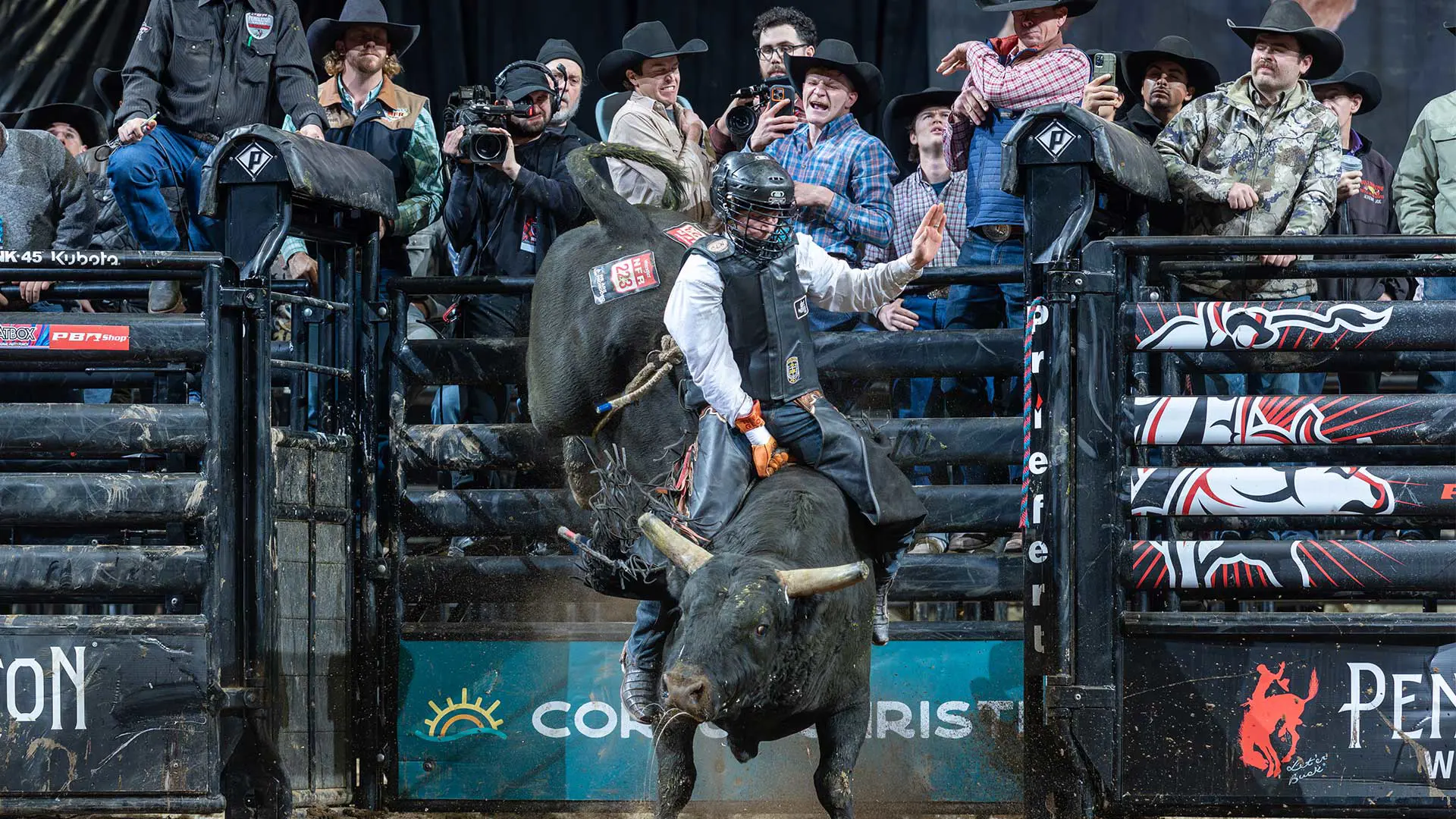 Jaxton Mortensen flawless in Oregon, winning  Pendleton Whisky Velocity Tour’s PBR Portland