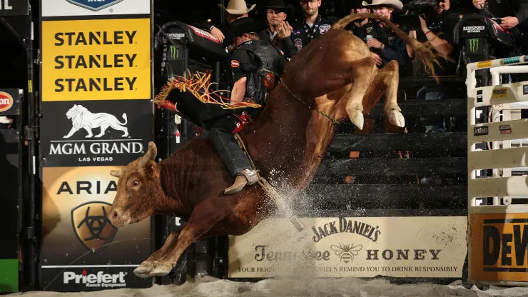 Outlaw takes Round 1 in Chicago