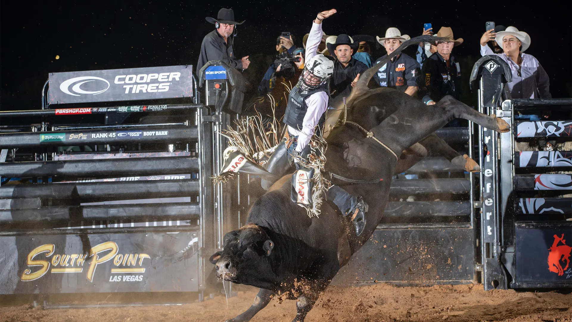 Rookie John Crimber wins PBR Ruidoso via perfect night