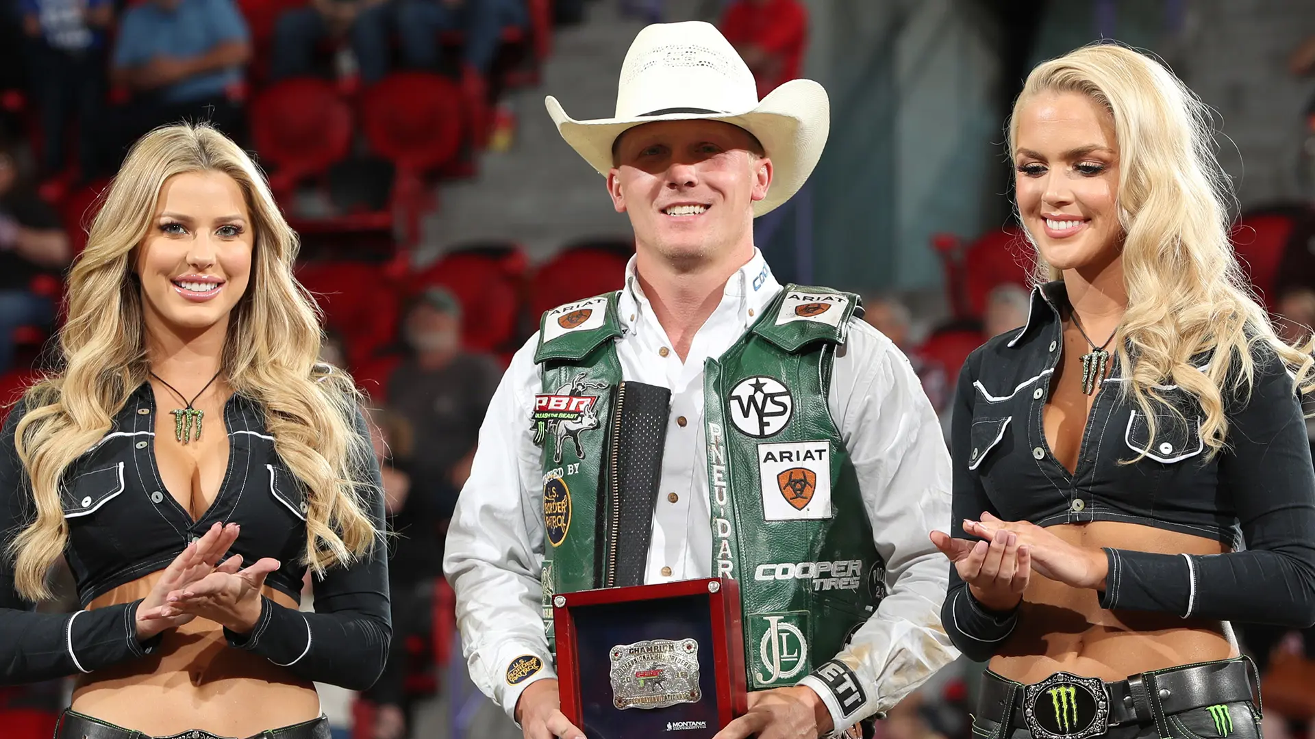 Davis wins Green Bay Invitational and moves to No. 6 in the world