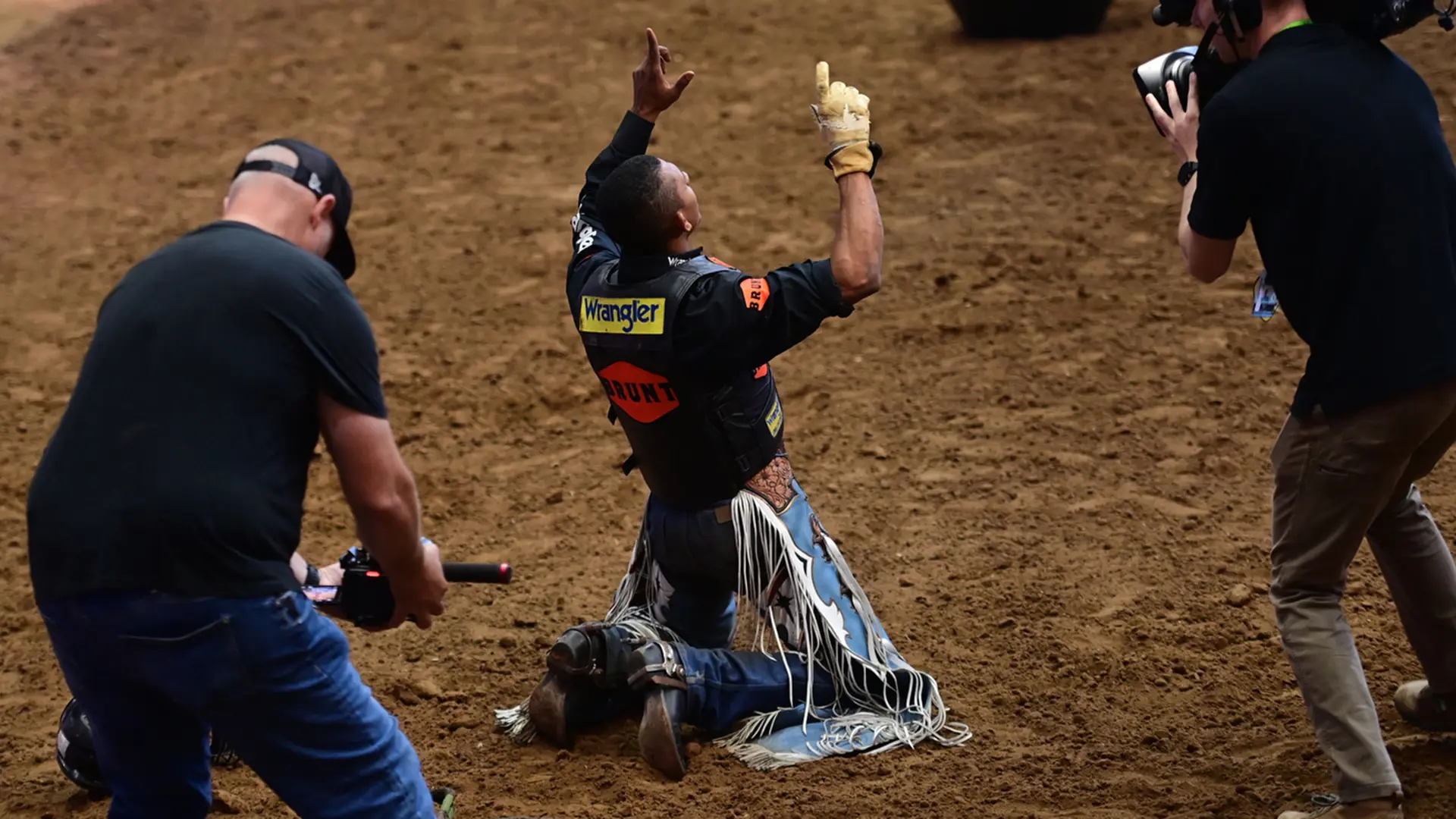 Cassio Dias, 2-for-2 in Cowtown Coliseum, extends lead atop standings with third-place effort in Eliminations Round 2