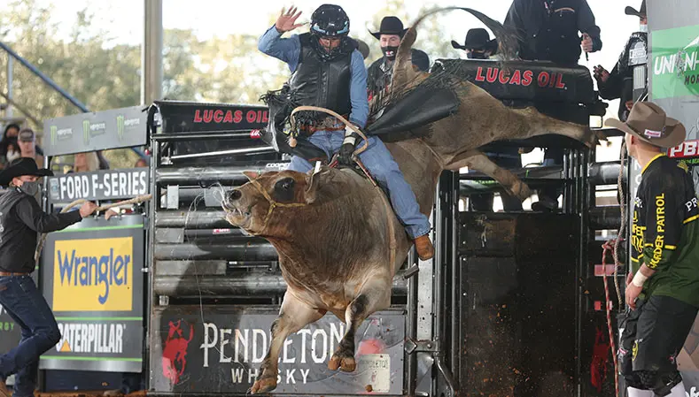 Ridin Solo quickly asserts himself as 2021 YETI World Champion Bull contender