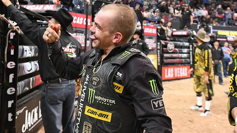 Outlaw rides Mason’s Missouri Golden in honor of Mason Lowe during emotional night at World Finals 