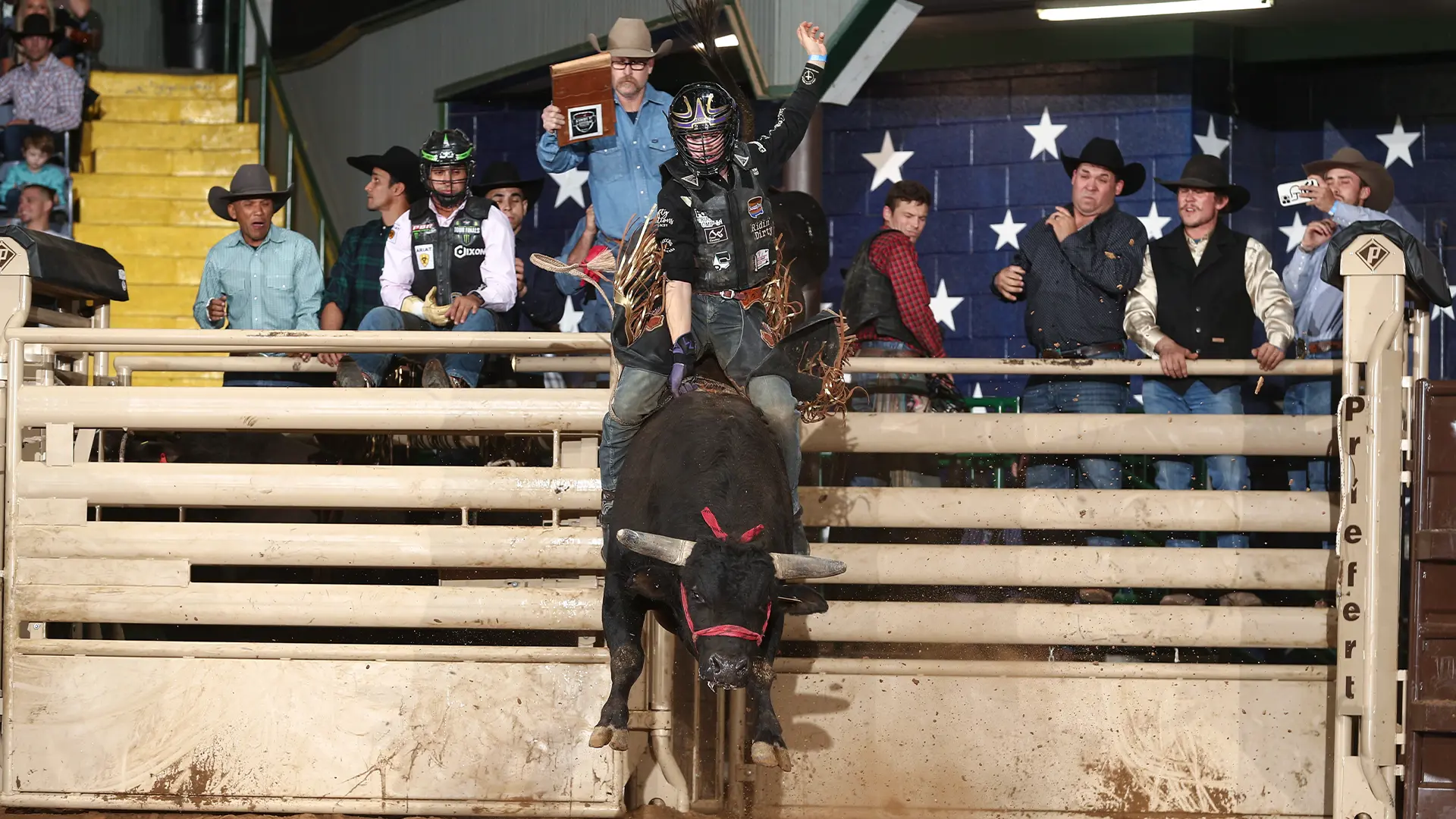 Lance Lara’s clutch 90-point ride wins PBR Stockyards Showcase