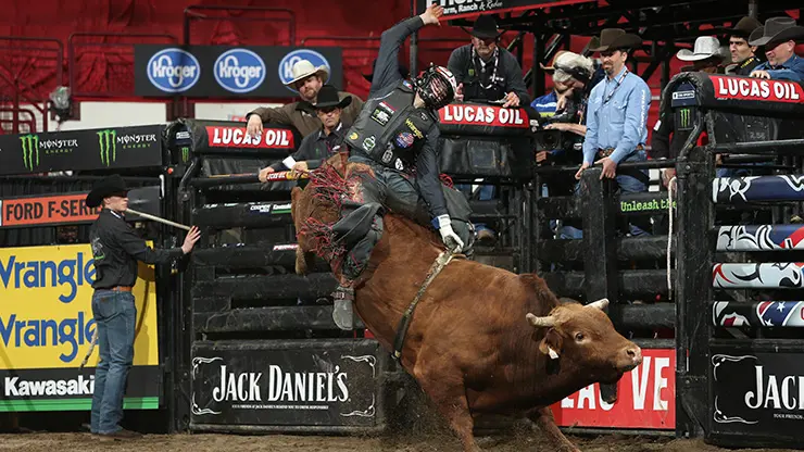 Radford tears his left ACL, MCL in Canada