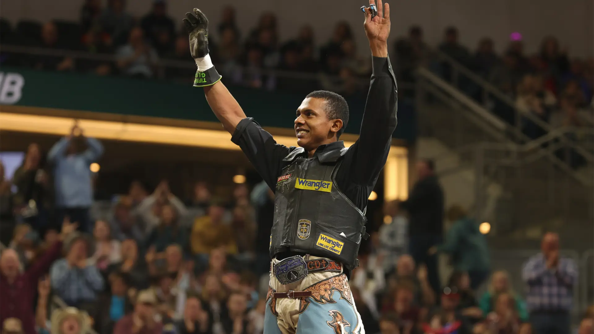 By the Numbers: Top-ranked Cassio Dias dazzles once again with win No. 6 