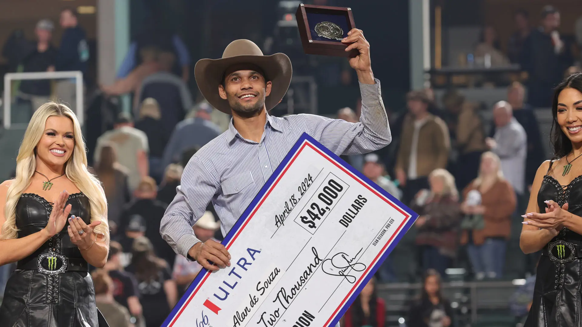 Alan de Souza wins sold-out PBR Everett to maintain hold on No. 5 spot in world standings