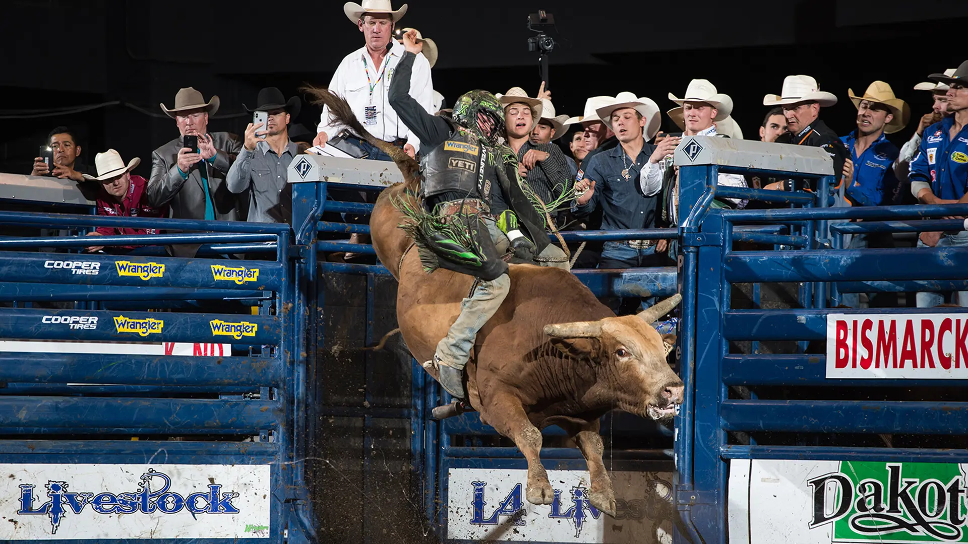 Heroics in Bismarck: Outlaw leads Team Cooper Tires to victory during memorable night of eight 90-point rides