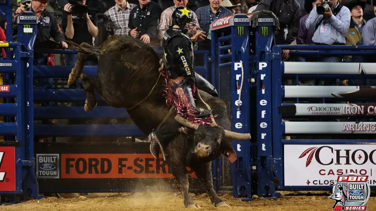  Shane Proctor wins the 2016 PBR Iron Cowboy