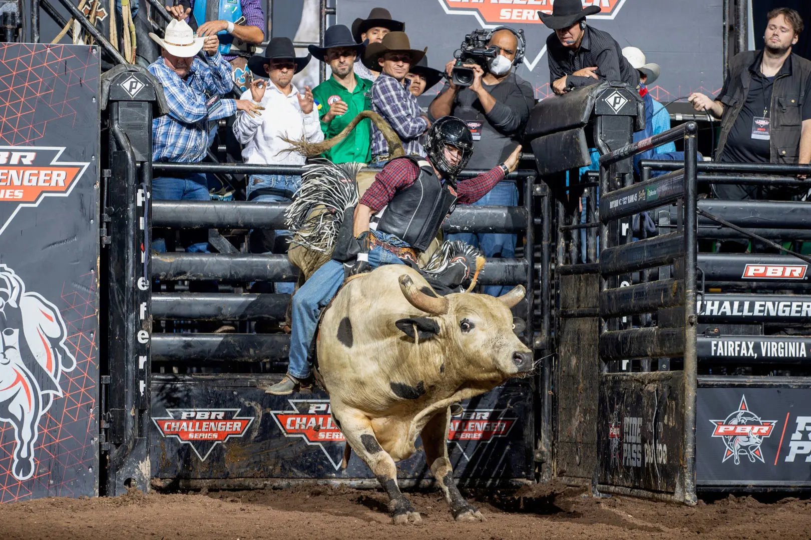 Joao Paulo Fernandes sweeps competition to win PBR Challenger Series’ Fairfax Invitational