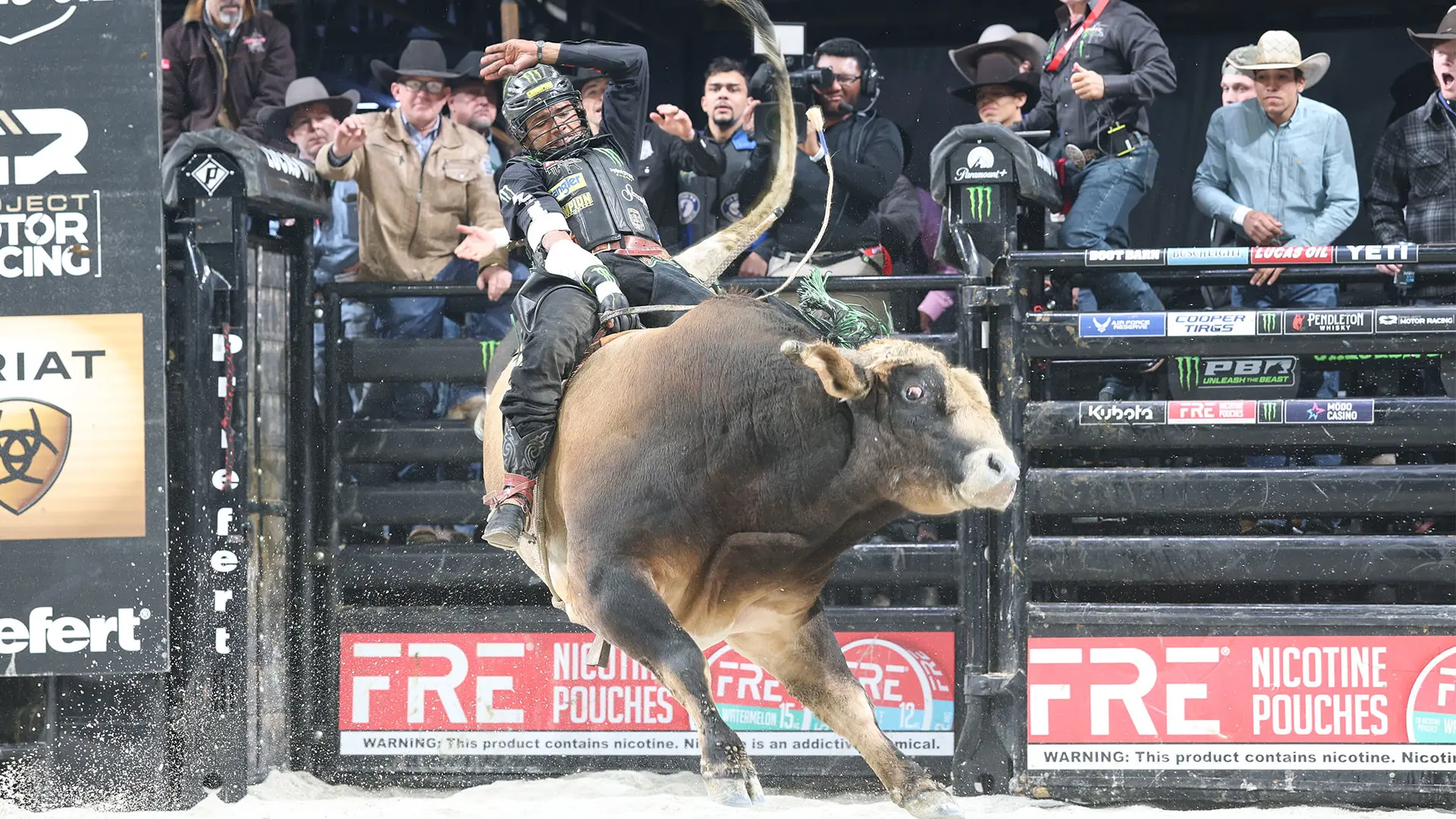 Three-way tie holds fans captive as first night of Modo Casino PBR Chicago comes to a close
